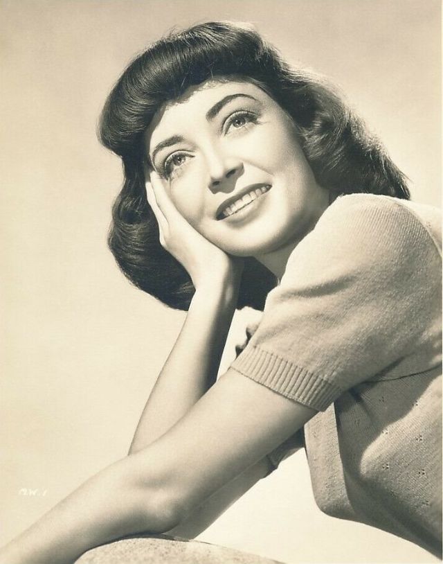 The ‘Queen’ of B Movies: 40 Vintage Portraits of Marie Windsor in the