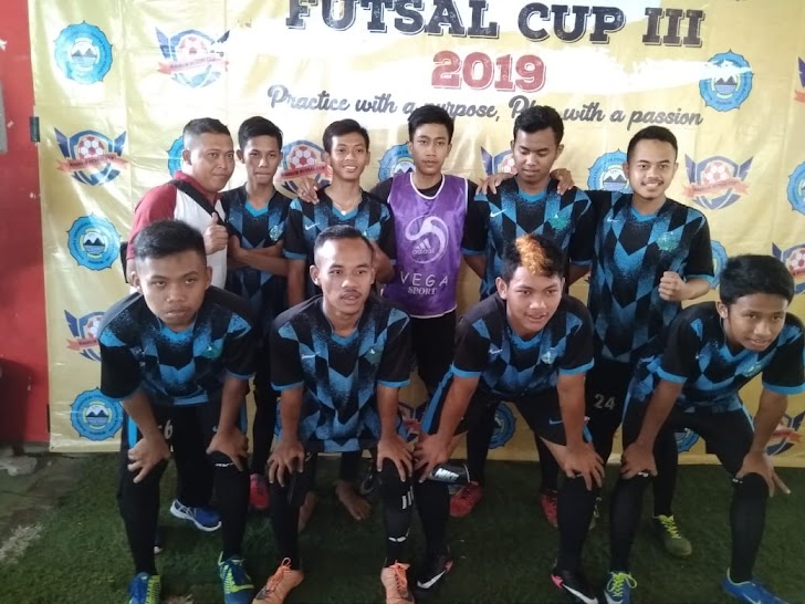 Tim Futsal Esemkamu Bertanding Dengan Strategi Menyerang