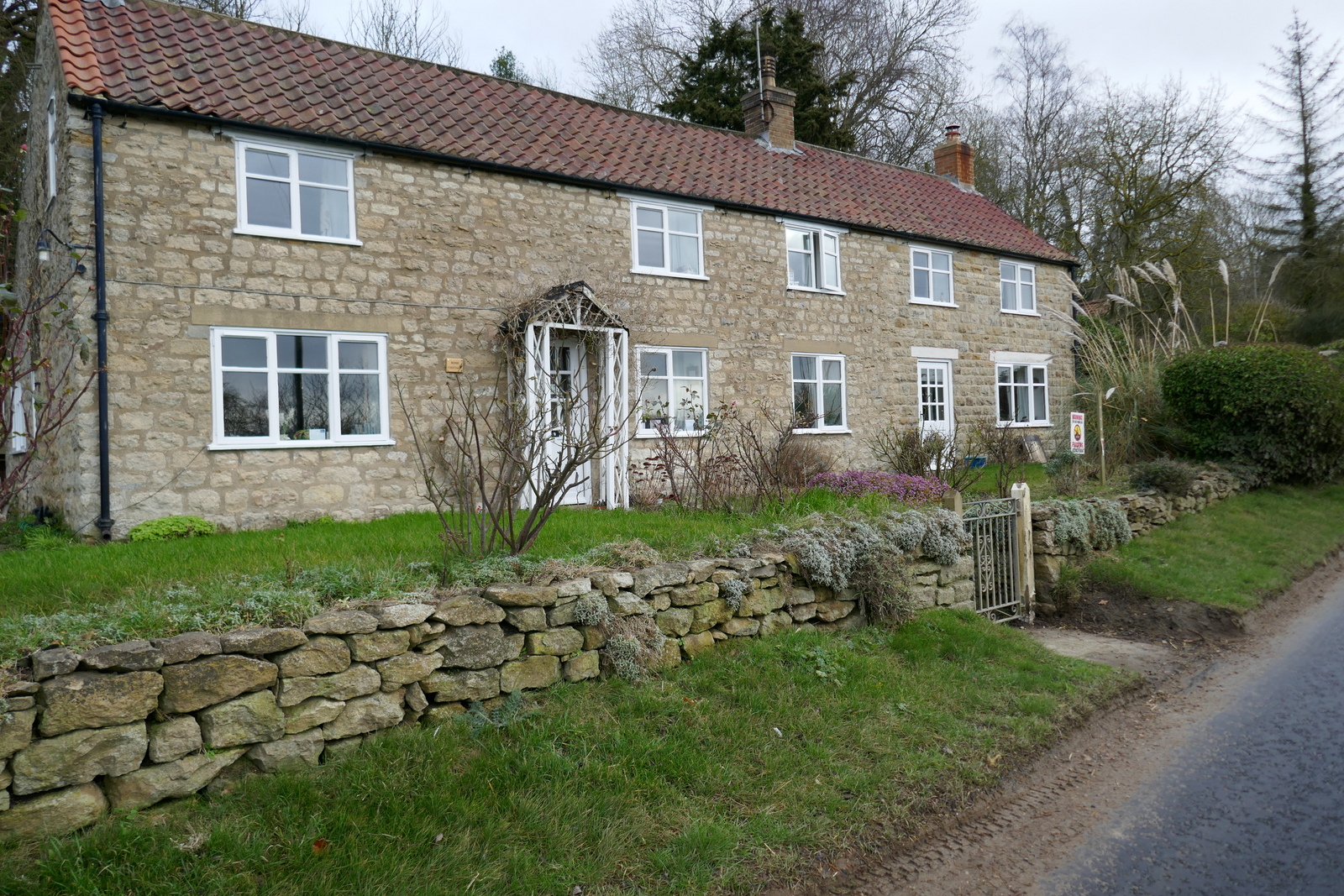 Walking in North Yorkshire Stonegrave and Caulkleys Bank from Nunnington