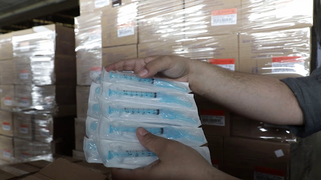 Governo de Pernambuco começou distribuição de seringas e agulhas para municípios pernambucanos se prepararem para vacinação contra a Covid-19.