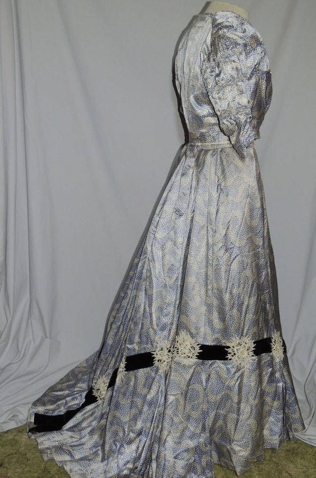 All The Pretty Dresses: Edwardian Dress with cool looking print