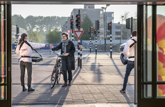 Ov-nieuws: Fietsenstalling op station Amsterdam Amstel geopend