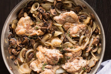 SKILLET CHICKEN AND WHITE WINE MUSHROOMS