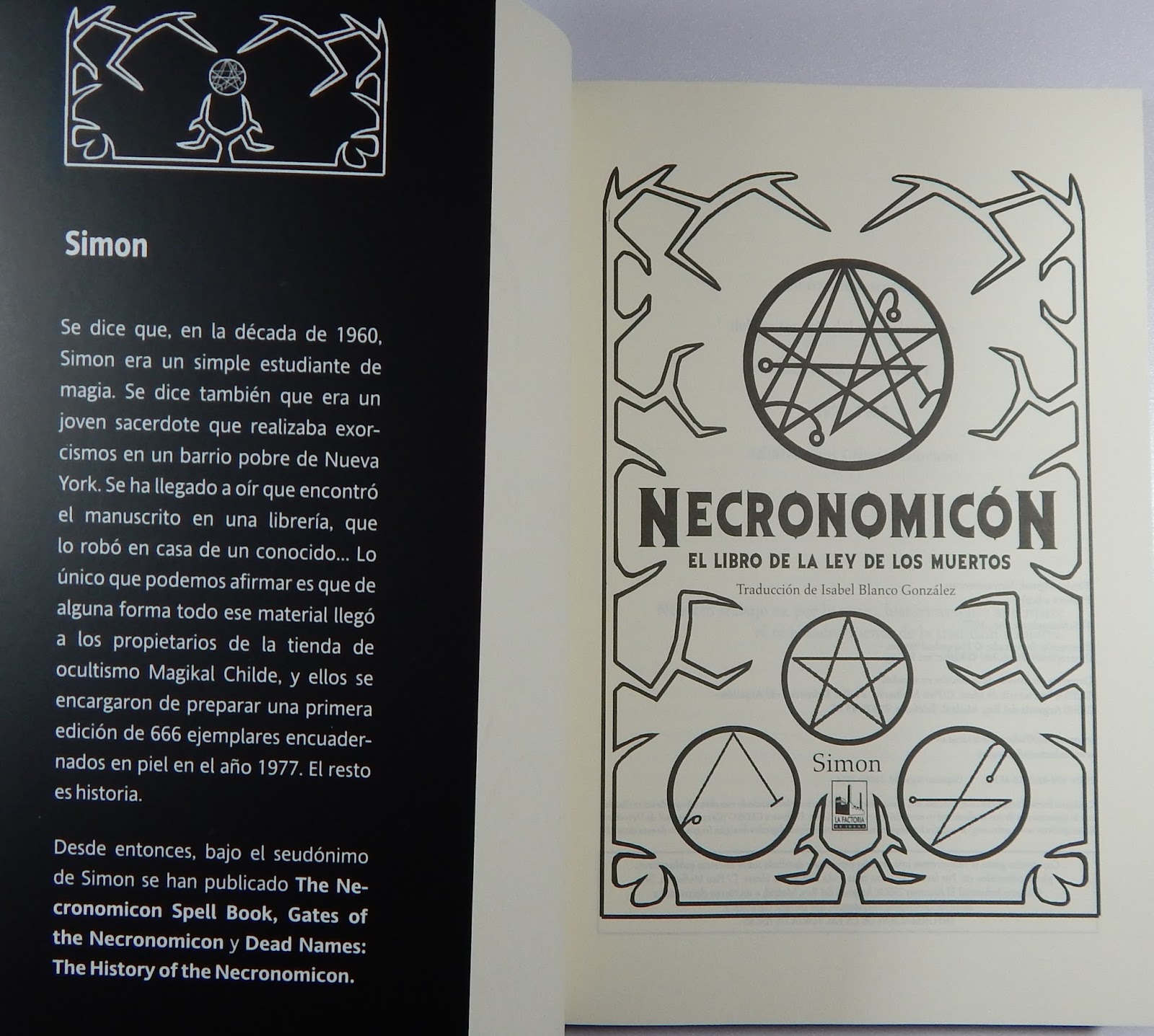Susurros desde la Oscuridad Necronomicón, el libro de la ley de los muertos