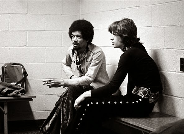 64 Historical Pictures you most likely haven’t seen before. # 8 is a bit disturbing! - Jimi Hendrix and Mick Jagger