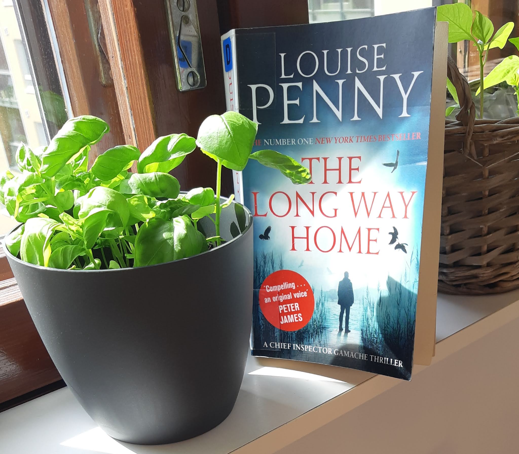 Hemulin kirjahylly: Louise Penny: The Long Way Home