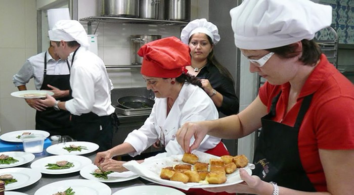 SE BUSCA AYUDANTE DE COCINA PARA CAFETERÍA CON O SIN EXPERIENCIA -  Argentina Trabaja