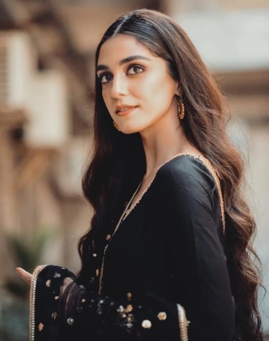 Famous Pakistani Celebrities Dresses from Ramadan Transmissions 2021 Famous Pakistani Celebrities Dresses from Ramadan Transmissions 2021