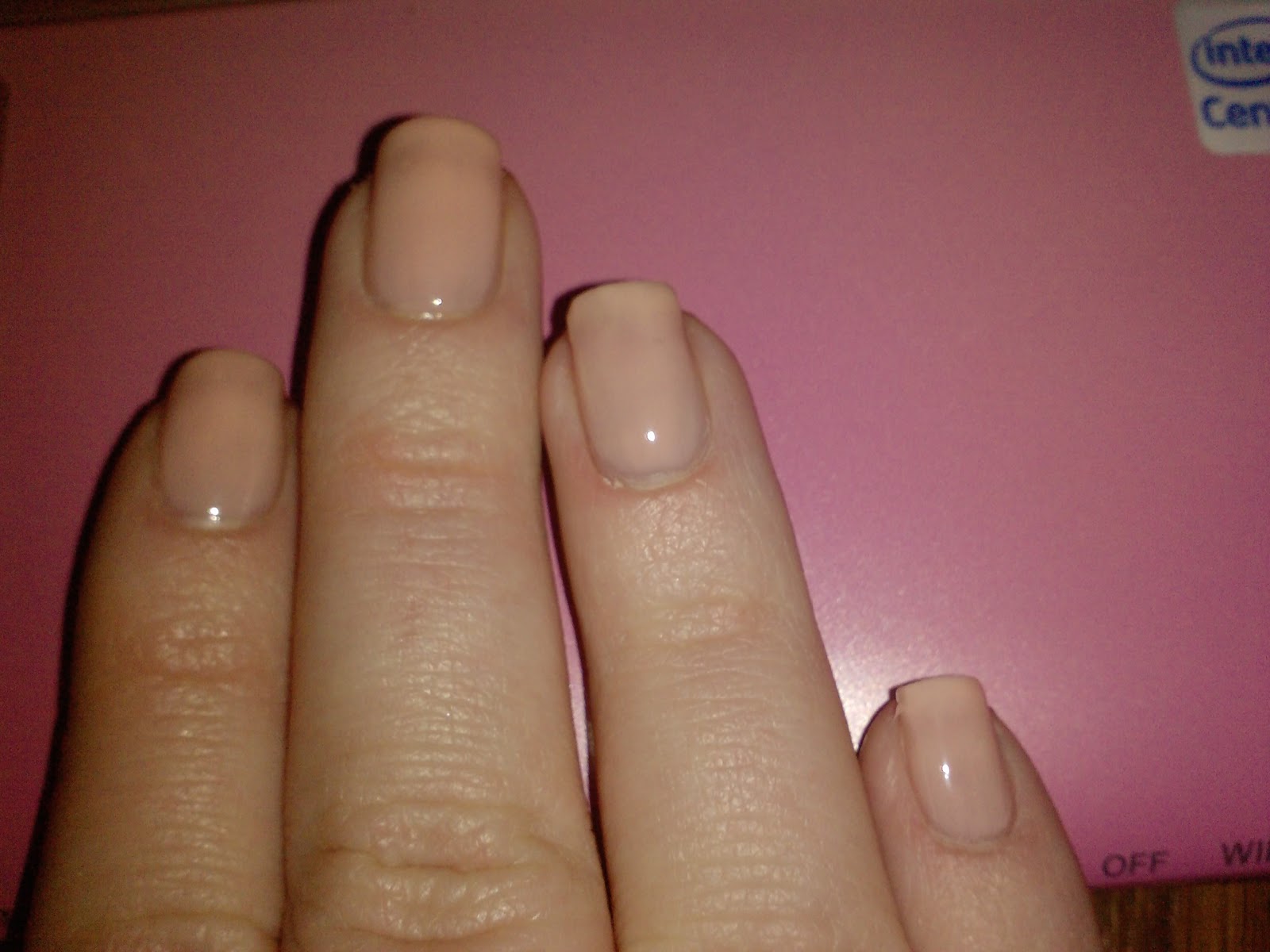 Hautnah Beauty Review Nails Inc. Nagellack abbey road ( hellrosa)