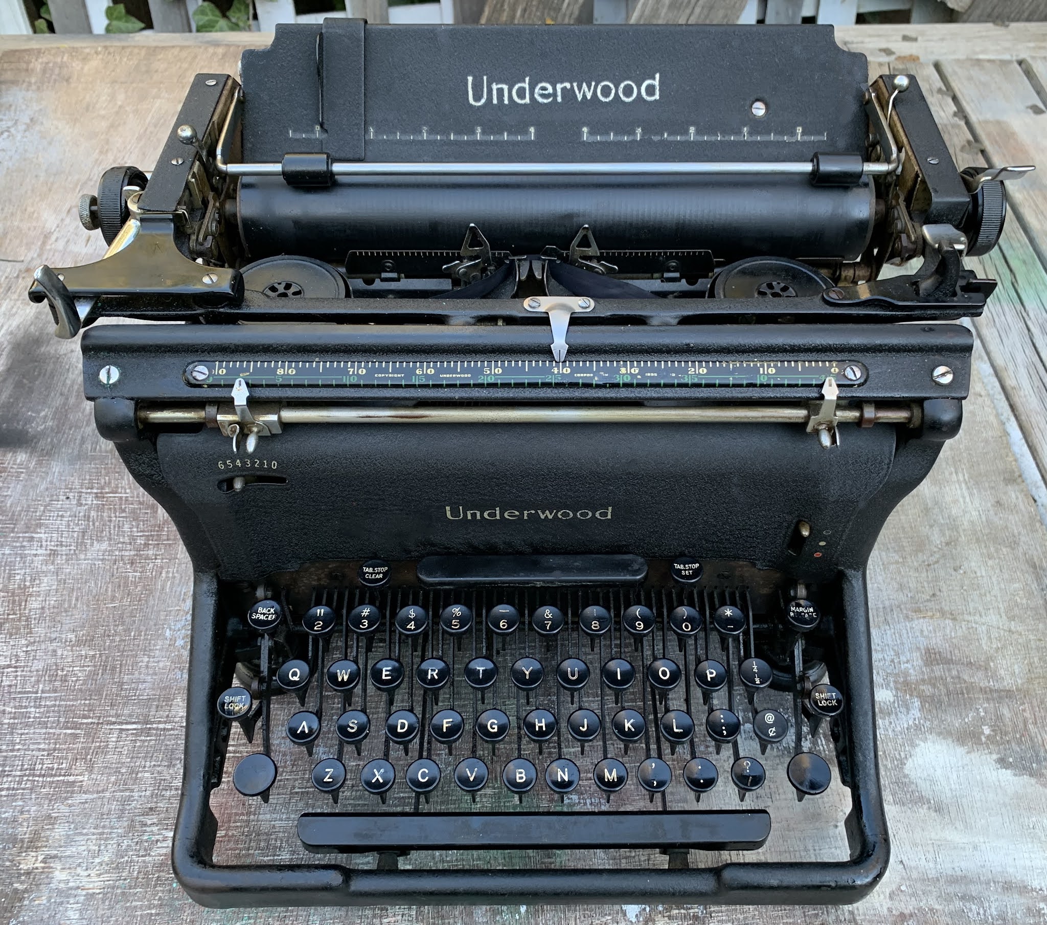 oz.Typewriter Revitalising a Reconditioned Underwood "S" Master
