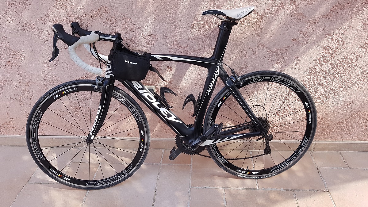 Ridley met complexe breuk in achterste splitbuis en lakschade Carbon herstellingen