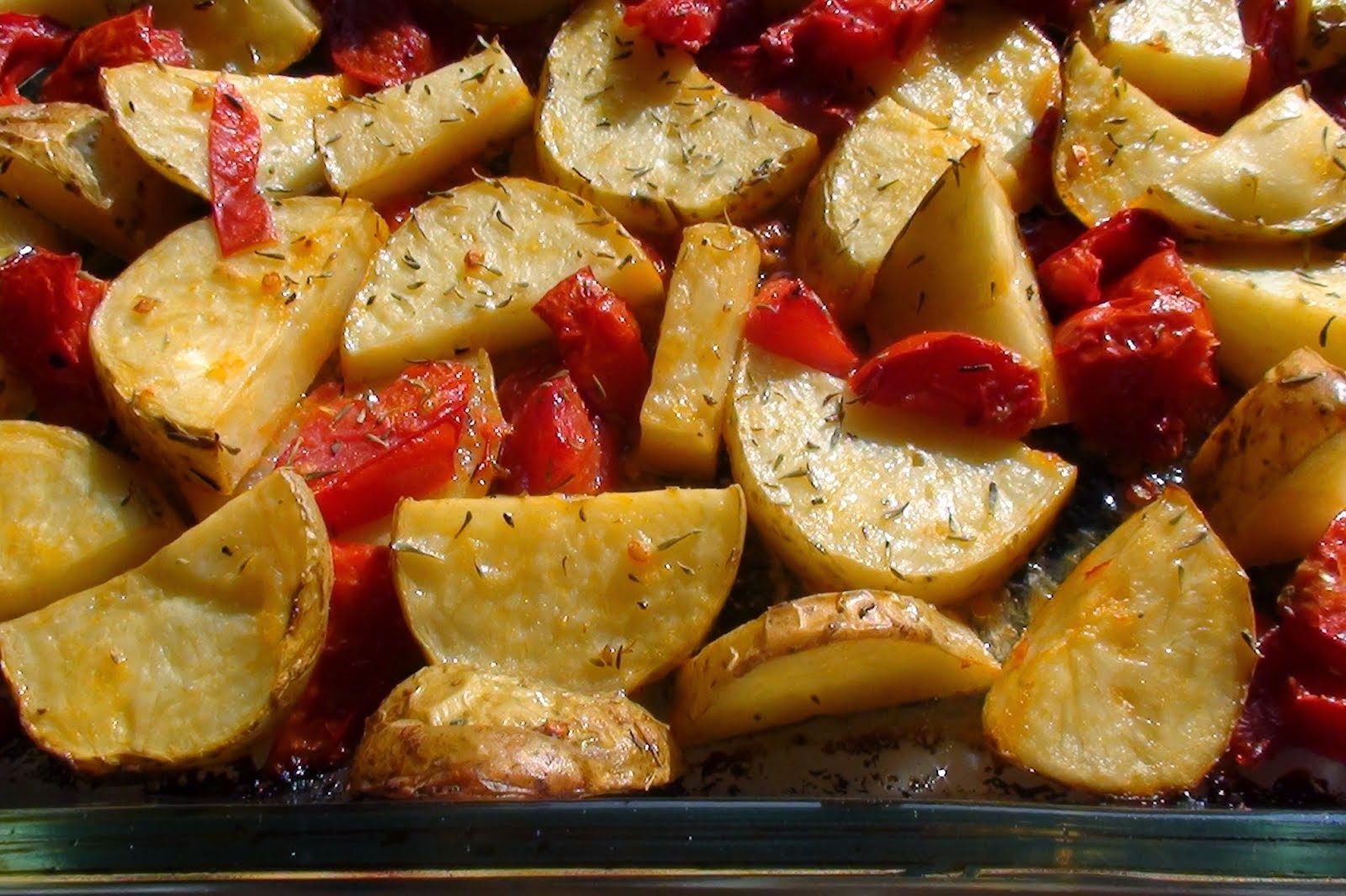 zsuzsa is in the kitchen TOMATO ROAST POTATOES