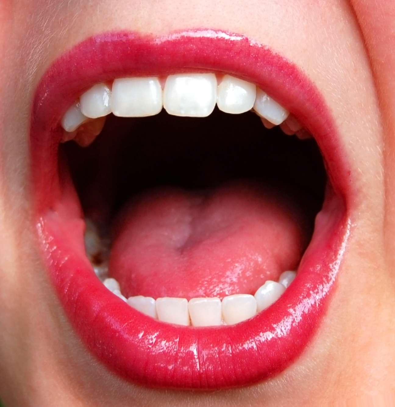 Язык ротовой полости. Открытый рот.