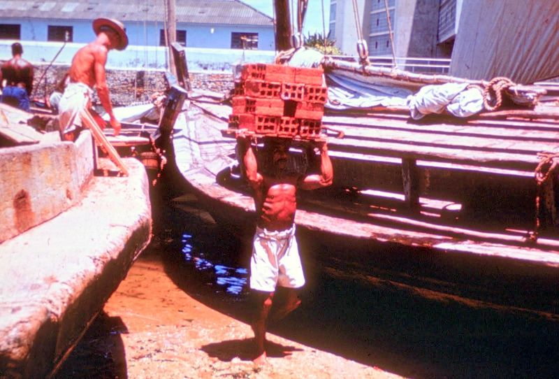 33 Fascinating Color Photos Capture Everyday Life of Brazil in the Mid