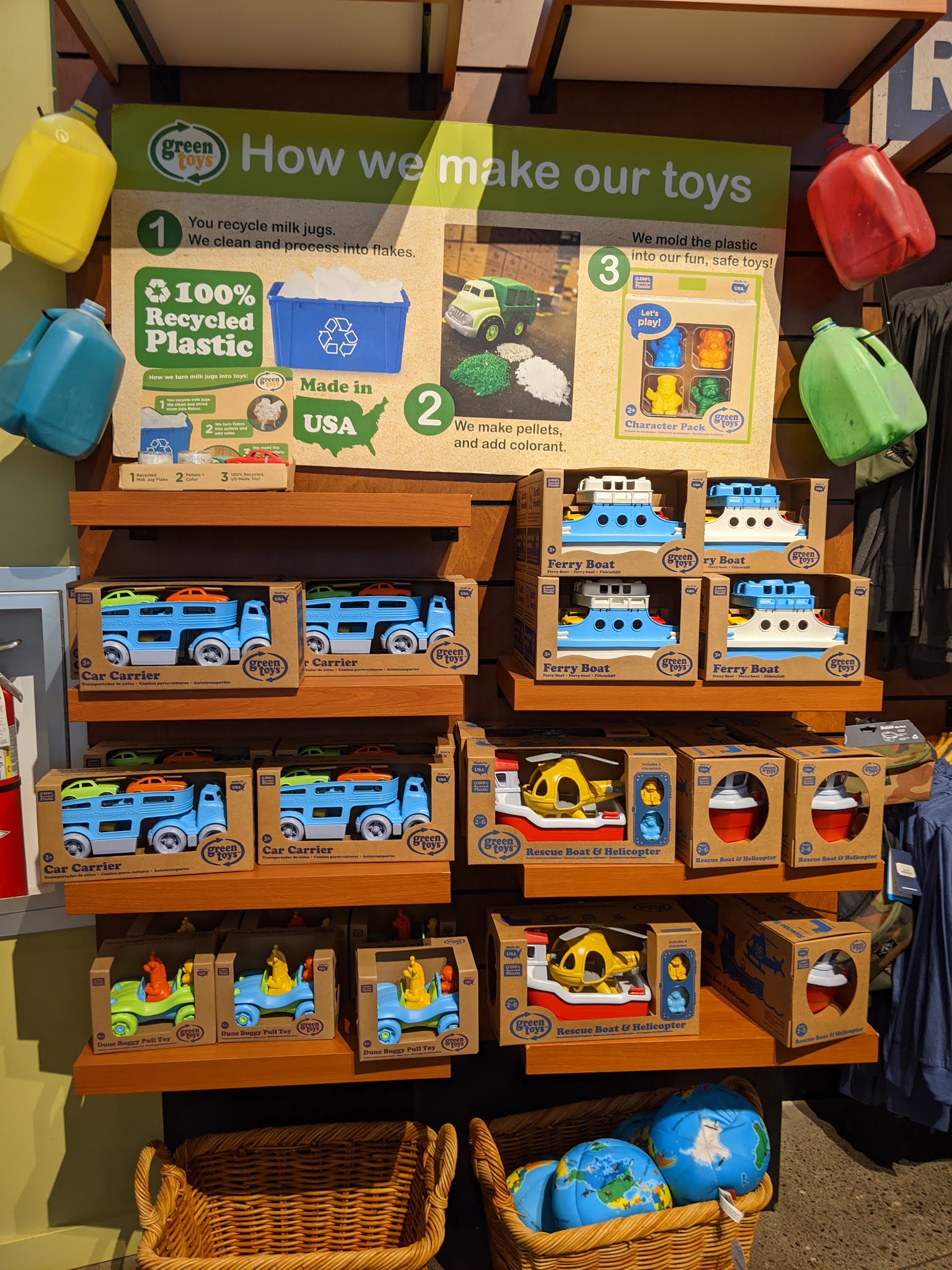 Woodland Park Zoo Holiday Gift Guide Kids and Young at Heart