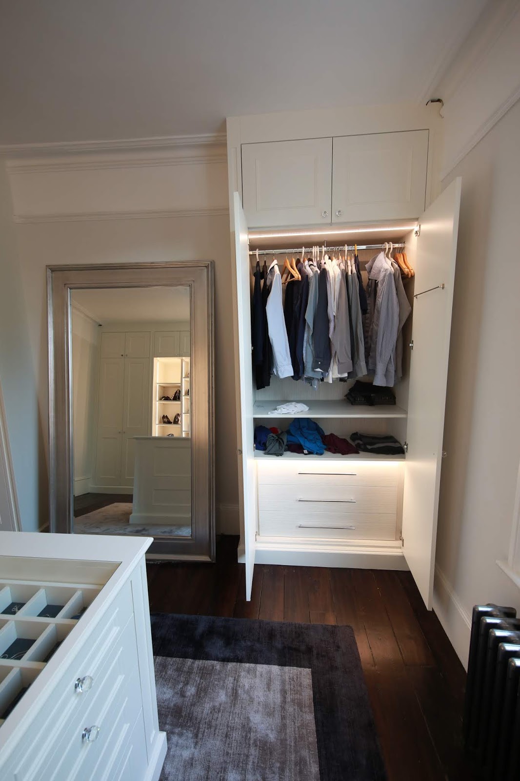 ENGLISH STYLE CLASSIC DRESSING ROOM