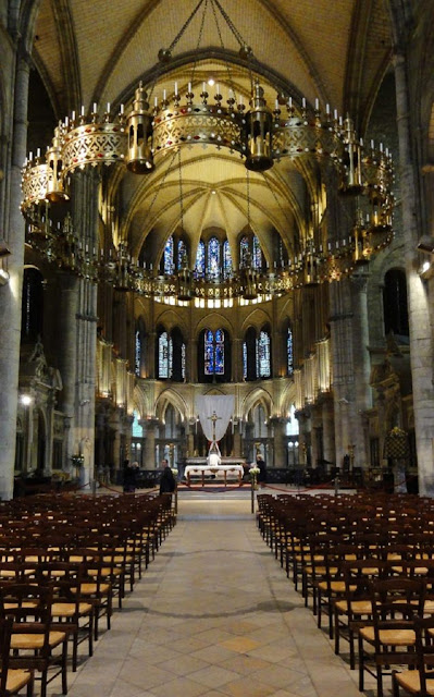 Церковь бенедиктинского аббатства Сен-Реми в Реймсе. Интерьер