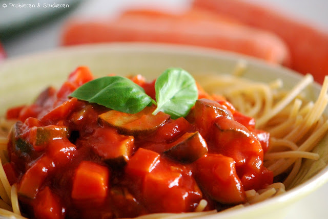 Probieren und Studieren : Vollkorn-Spaghetti mit Zucchini-Möhren-Bolognese