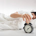 Κοιμάσαι ανάσκελα ή μπρούμυτα: Πώς επηρεάζει την υγεία σου