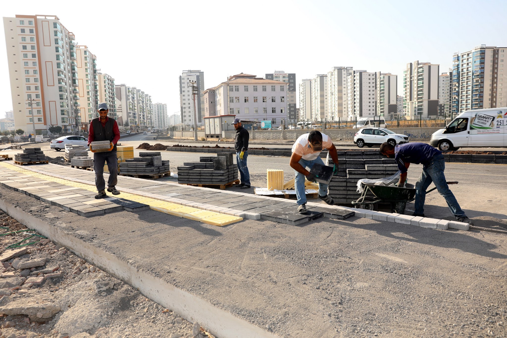 Mastfroş Caddesinde çalışmalar devam ediyor