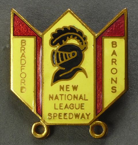 Badge émaillé Vintage Bradford Dukes Speedway - Années 1980 - 31x34 Mm - Collector
