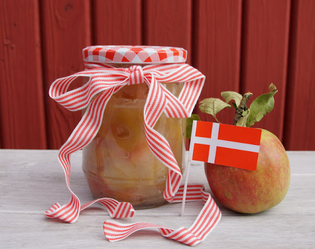 Rezept: Dänisches Apfelkompott zubereiten. Alle Zutaten und die Zubereitung nach dänischer Art. Rezept: Dänisches Apfelkompott zubereiten. Alle Zutaten und die Zubereitung nach dänischer Art.