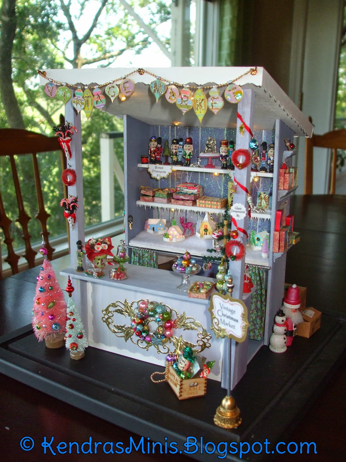 Marianne's Miniverse: Making a Christmas market stall .