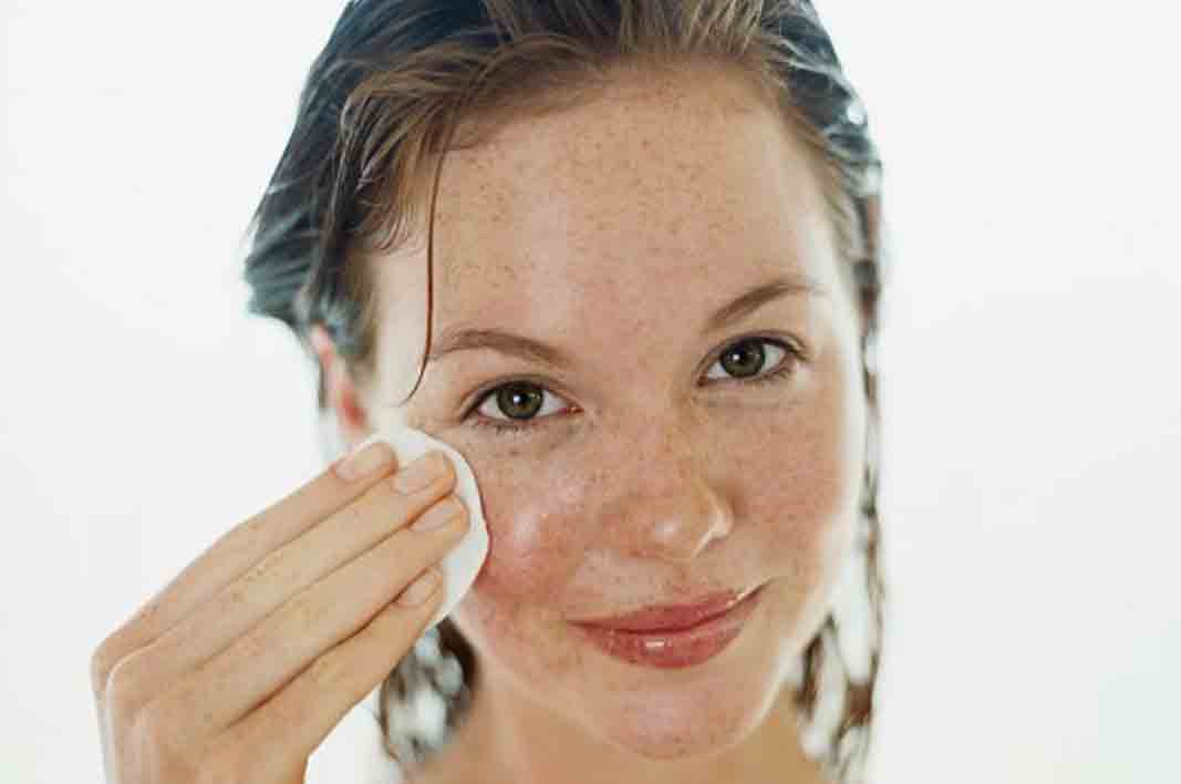 Not Just for Baby, Baby Oil Turns Have 15 Benefits To Beauty Face and