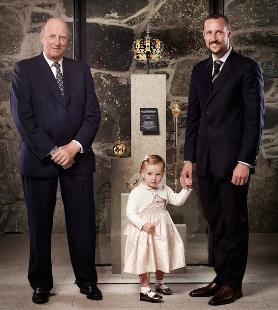 New Portrait of King Harald, Crown Prince Haakon and Princess Ingrid Alexandra