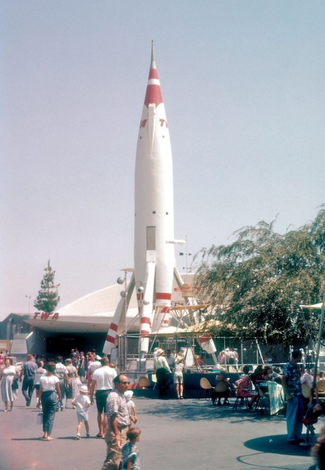 1950s%2BDisneyland%2B%25289%2529.jpg