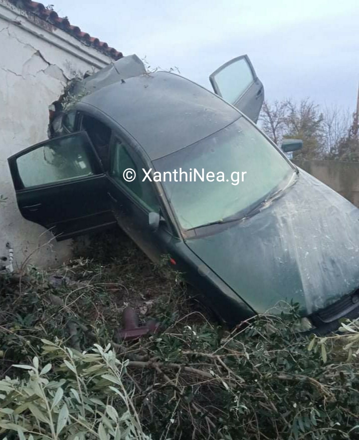 Απίστευτο: Αυτοκίνητο κατέληξε μέσα σε σπίτι στην Ξάνθη - ΦΩΤΟ
