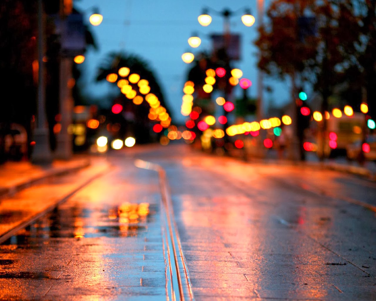 Imagenes Hilandy: Fondo de Pantalla Ciudades en la noche con lluvia