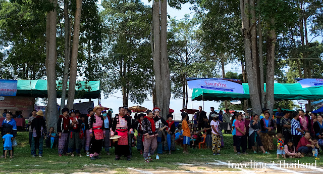 Watching the running in Pha Klang, Nan province Traveling in Thailand