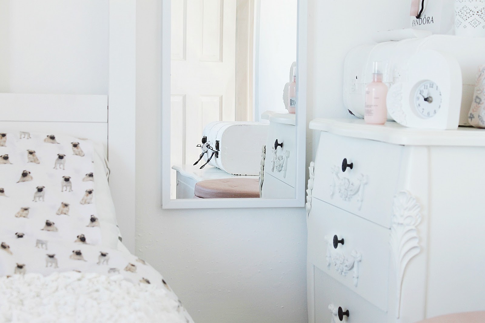 girly self care ideas to pamper yourself in bed