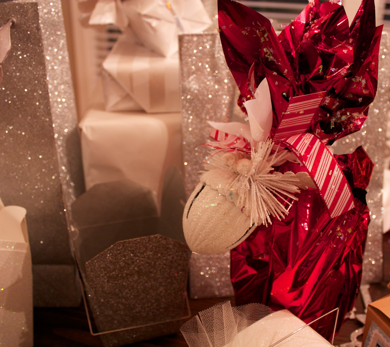 Notes from A Cottage Industry Foofyandohsofancy gift wrap ideas.