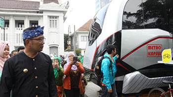 Prototipe Metro Kapsul Di Pamerkan Ke Warga Bandung