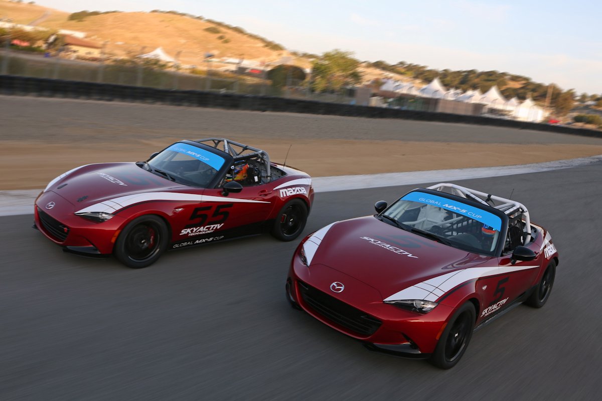 Гоночная Мазда mx5