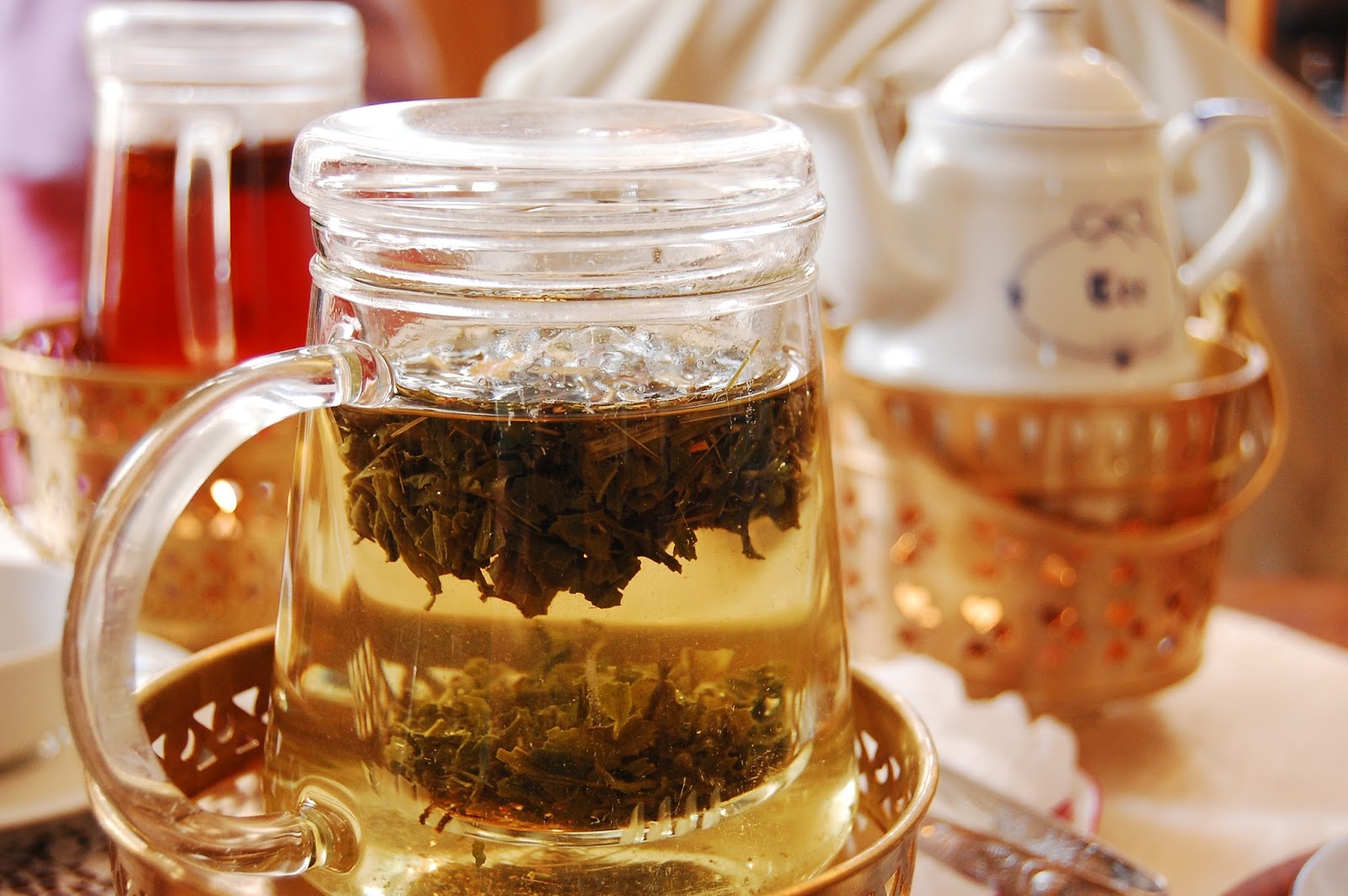 Чай с медом при простуде. Чай китайский заварить с имбирем.