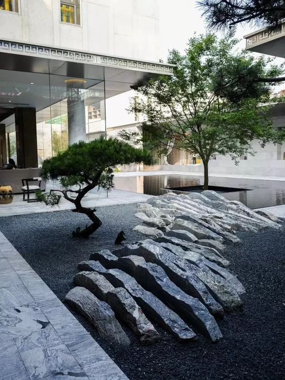 CONTEMPORARY JAPANESE GARDENS AND LANDSCAPES / MODERN JAPÁN KERTEK