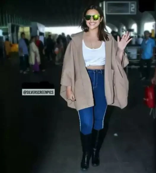 parineeti-chopra-sported-at-airport