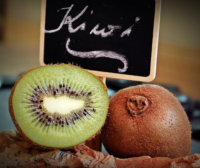 7 Impressive Health Benefits of Kiwi : Healthy Fruits