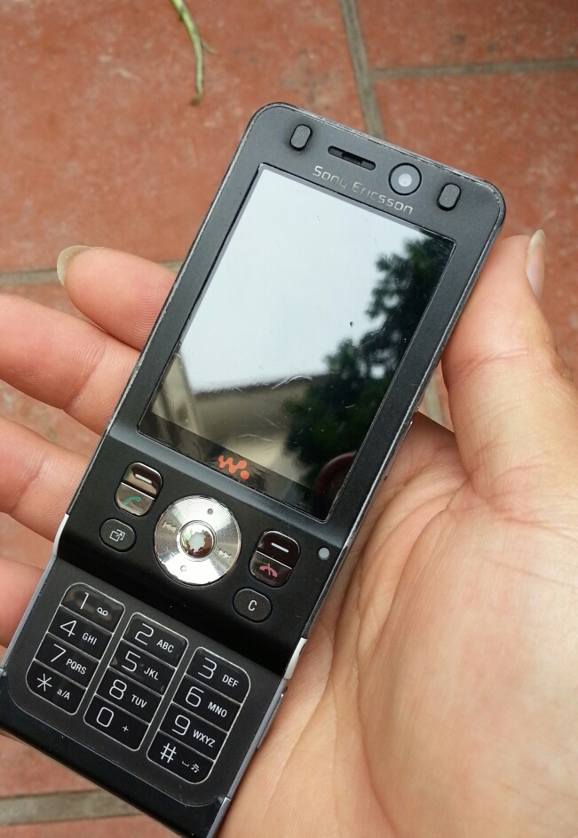 Điện thoại Sony Ericsson W910i