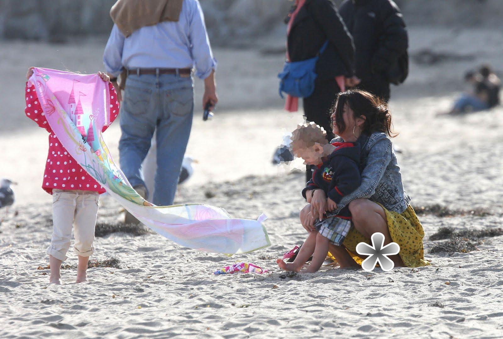 Free Celebrity Photos Selena Gomez Upskirt In Malibu 2012
