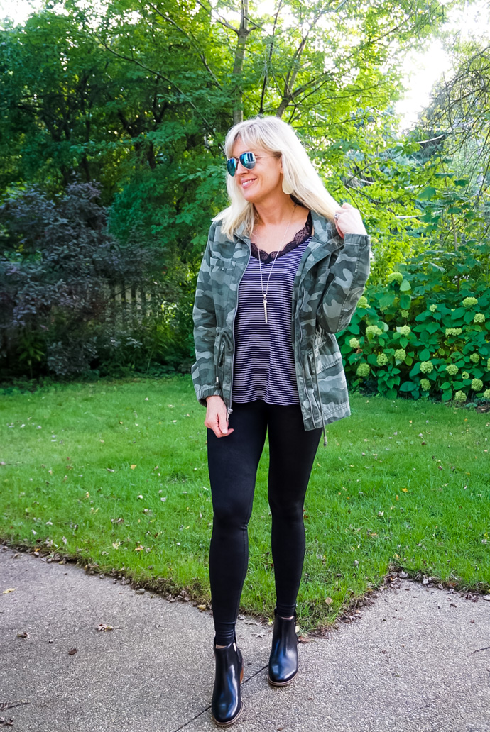 leggings outfit with camo jacket