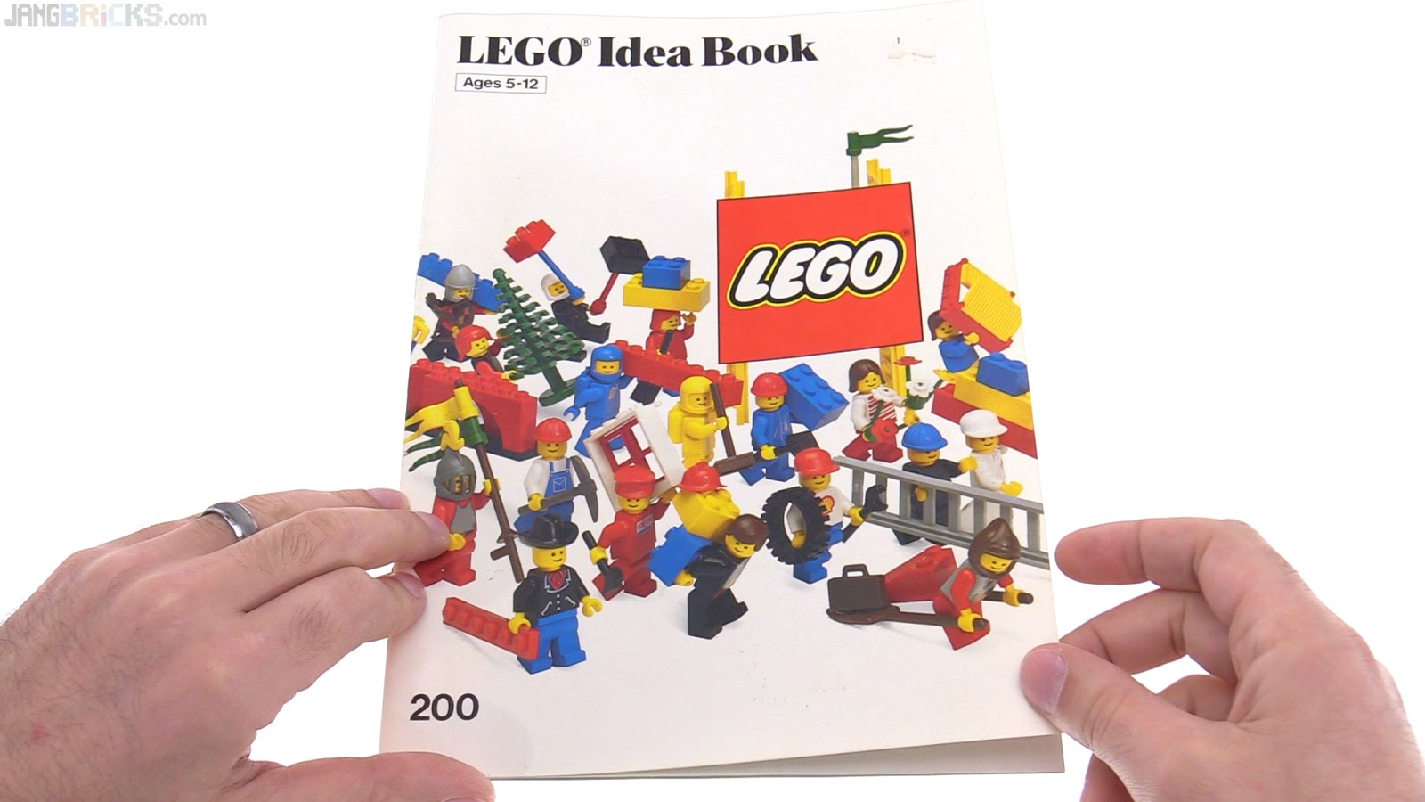 A look through a LEGO Idea Book from 1985