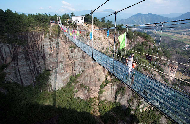 Maior ponte de vidro suspensa do mundo