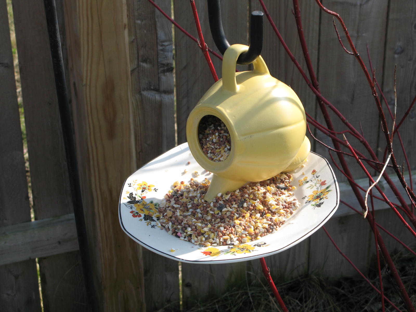 Roundabout Thrifty Thursday.....Tea Cup bird feeders