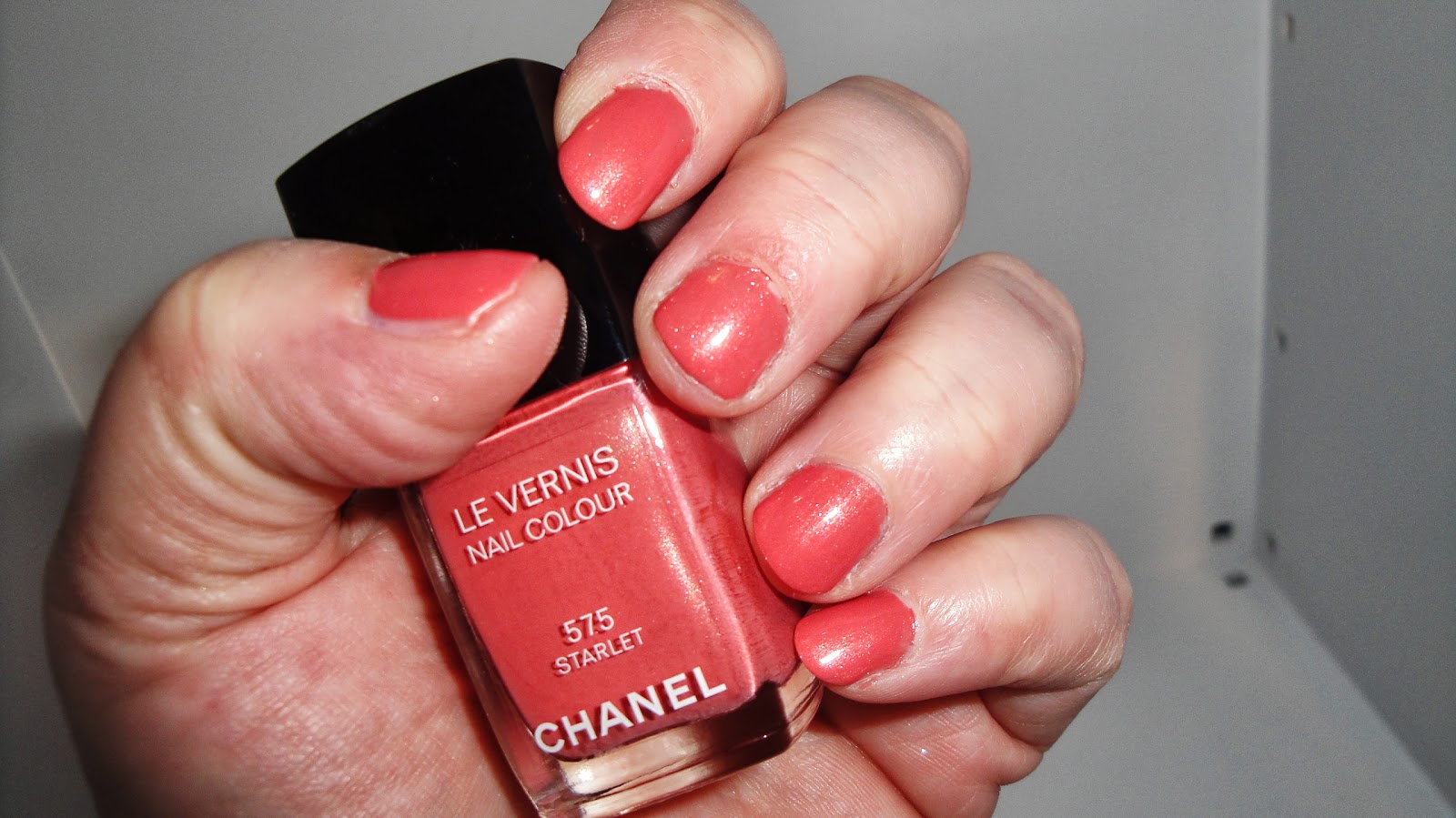 Jayded Dreaming Beauty Blog : 575 STARLET CHANEL LE VERNIS NAIL COLOUR -  SWATCHES AND REVIEW