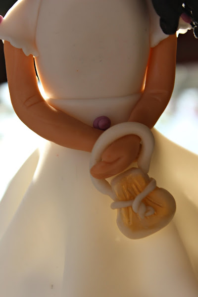 CÓMO HACER UNA NIÑA DE COMUNIÓN {GORJUSS} CON PASTA DE AZÚCAR