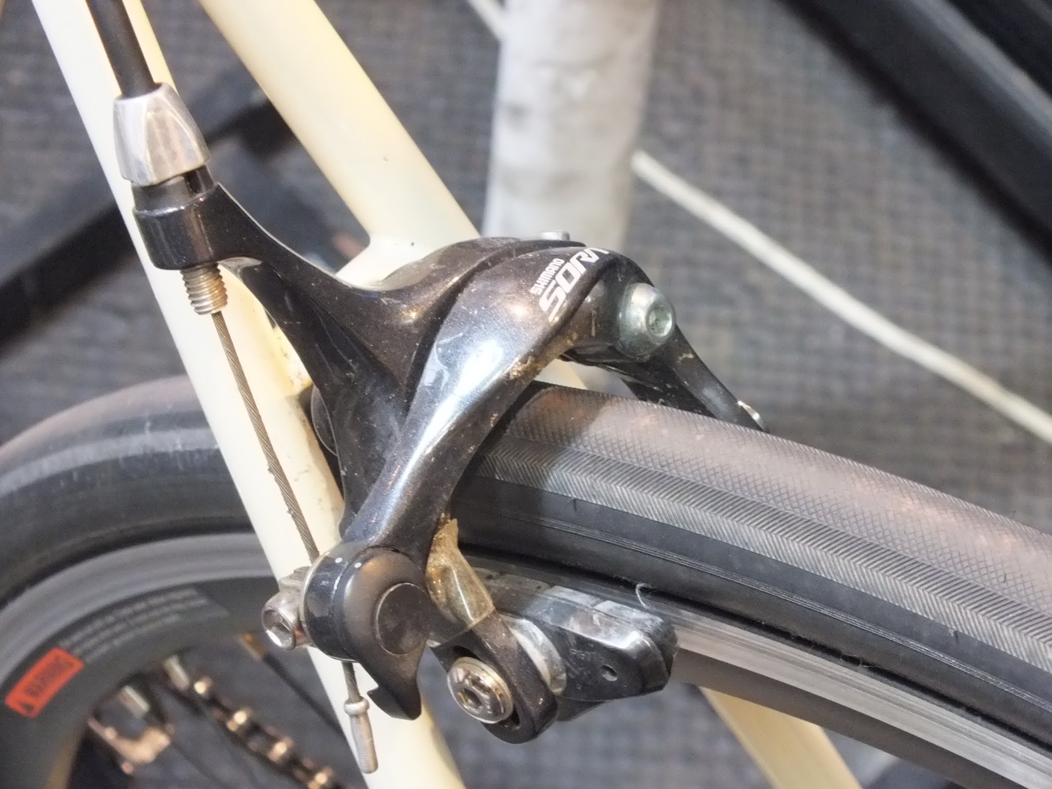 avelo Bicycle shop アヴェロ バイシクル ショップ 浦和 リムブレーキ ロードバイク ブレーキキャリパ アップグレード